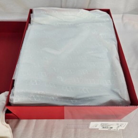 Valentino Garavani Women's Pointed Toe Rockstud Pumps - Picture 10 of 13